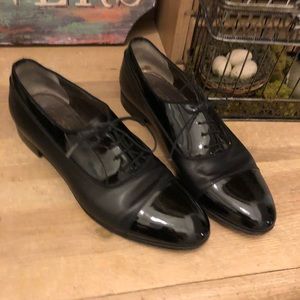 Salvatore Ferragamo Leather Oxford Loafer Cap Toe